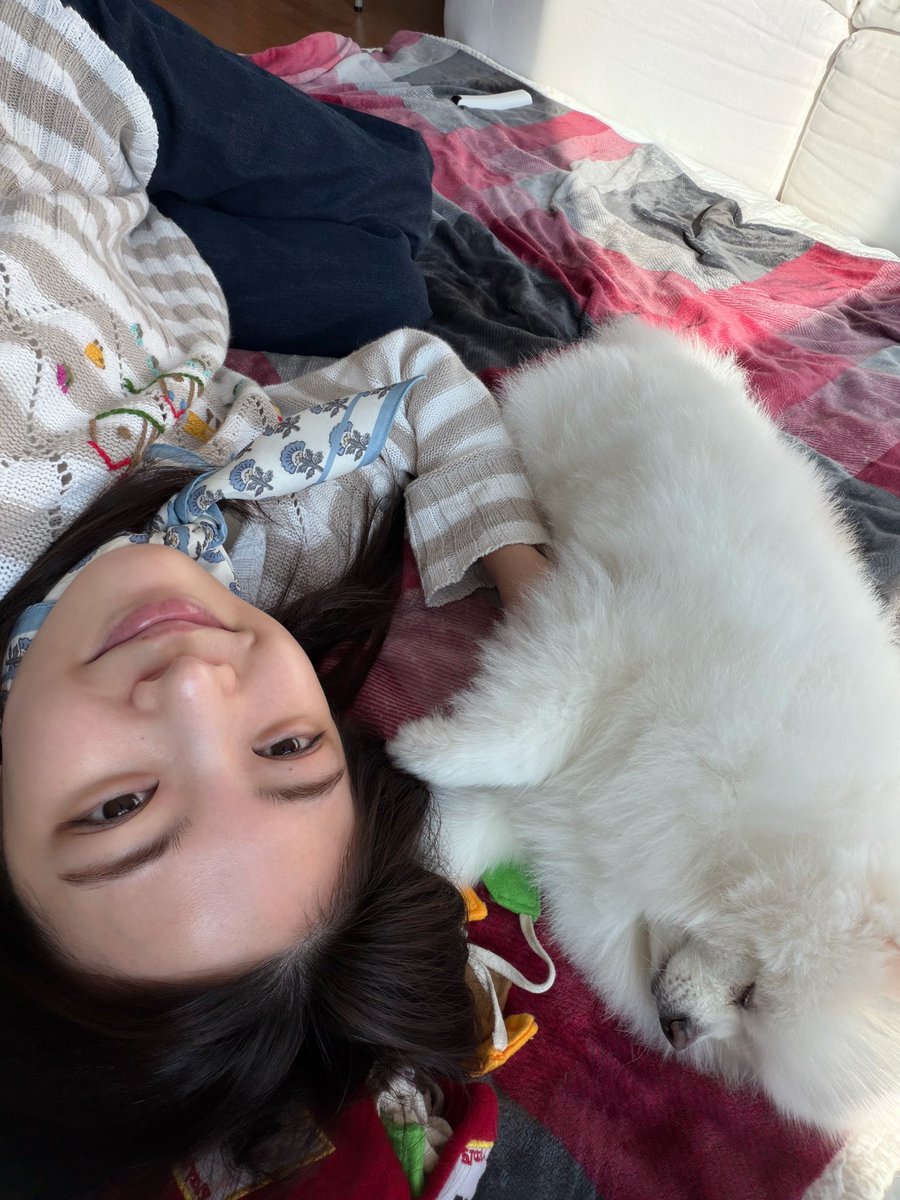 🍯💭 3:39pm

[3 📸]
— it’s been so long since i’ve just layed in the sun with bella

👤 “jisu’s day is only 12 hours??”
— wait i made a mistake

— i guess dogs also get sleepy in the sun ㅋㅋㅋㅋ