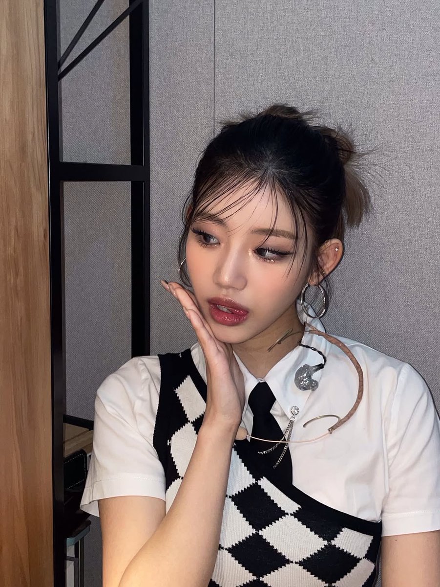 260217

🦊-📸 

IG : post update 

🎶 - TRI•BE • True

“2/17 I wish you a lot of New Year’s blessings❤️ May we be forever❤️“

1/3

#트라이비 #TRI_BE #현빈 #HyunBin