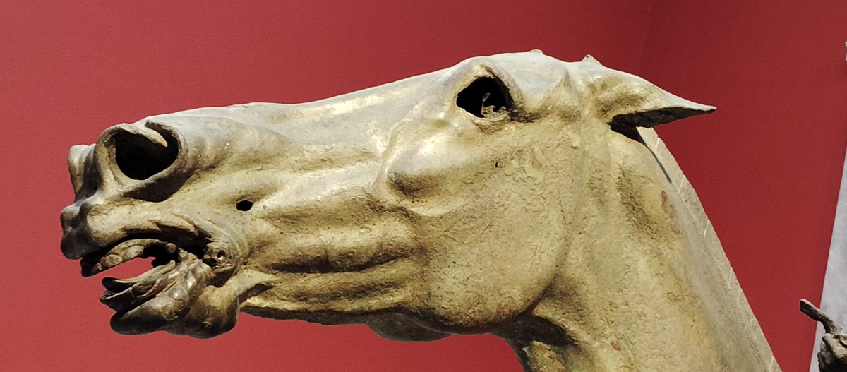 La otra escultura que te alucina es el Jinete de Artemisión (140 a.C.), en contrada, al igual que el Poseidón, frente a las costas del Cabo Artemisión, situado al norte de la isla o región de la Antigua Grecia llamada Eubea.
#Atenas