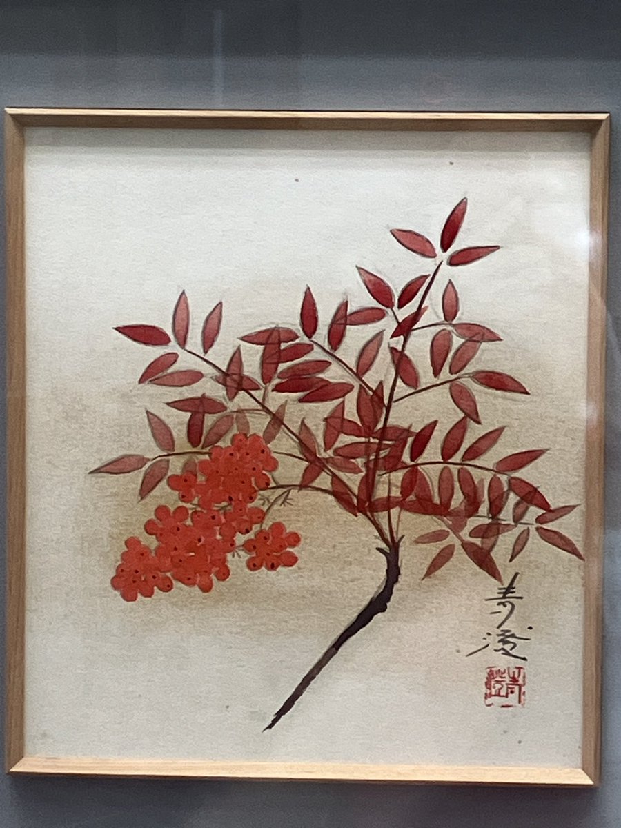 「長谷川清澄展」舞妓は手に届きそで届かぬ微かな息が聴こえてきそう。描いてる対象は高貴に仕上げやすそうだけど立派感がないのが凄い。美しいな綺麗だなという朗らかな気持ちで描かれた気がして優しくて素敵。3枚目映り込みが湖世界のよう👀現代東大阪市民美術センター2/23迄hos-higashiosaka-art.com/exhibition/