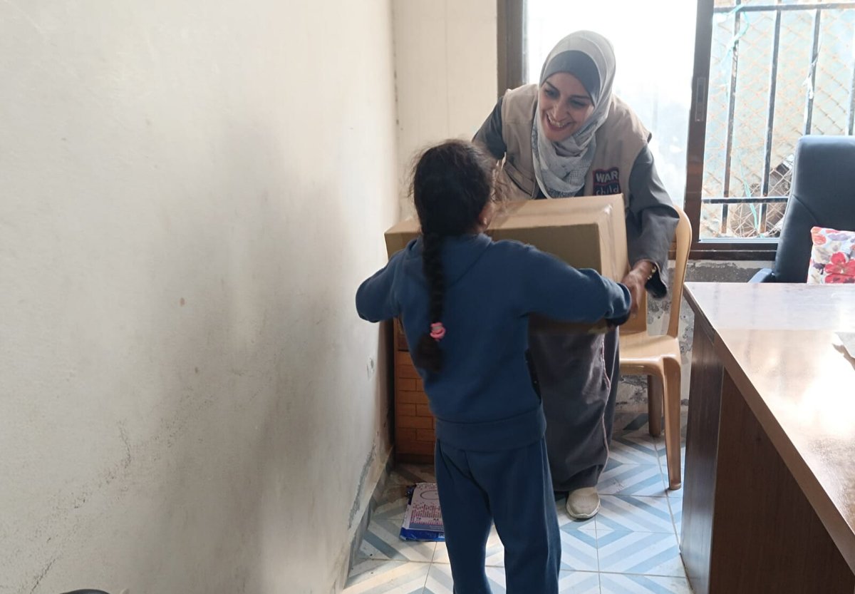 CLOVEKVTISNI's tweet photo. 1/3
Navzdory příměří jsou humanitární potřeby v #Gaza stále kritické.
Nejvíce trpí děti.
Mnohé přišly o rodiče, byly odděleny od rodiny nebo musely opustit domov.
Díky prostředkům ze sbírky #SOSGaza jsme podpořili organizaci @warchild a jejího místního partnera v poskytování psychologické první pomoci dětem a jejich blízkým.