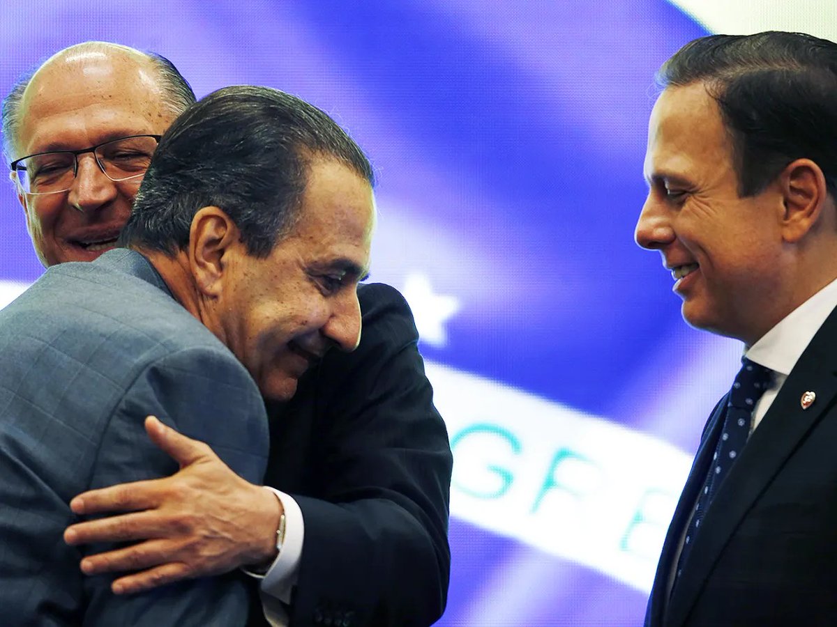 Em 2017 eram esses os acordos.
Têm gente que tem memória curta.
Agora ele não quer o Flávio.
Todos que não querem o Flávio Bolsonaro para Presidente tem algo muito sinistro.