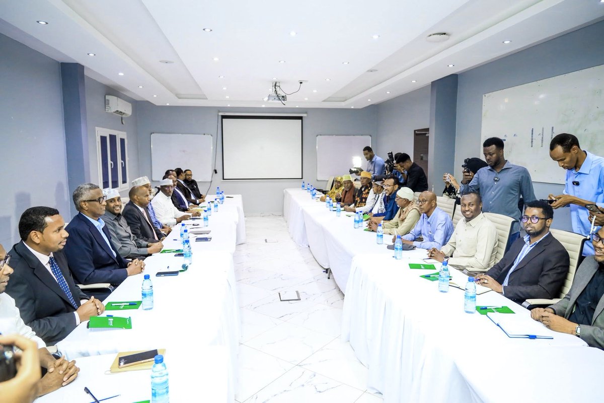 MohamedHRoble's tweet photo. We convened a consultative meeting with representatives of Somali Civil Society Organizations to exchange views on the prevailing national situation. The discussions focused on key priorities, including the security matters, the ongoing constitutional review process—where full consensus remains to be achieved—the uncertainties surrounding the forthcoming electoral process, and the urgent mobilization of humanitarian assistance for communities severely impacted by the drought.
During the meeting, we underscored the importance of sustained and inclusive dialogue, as well as enhanced coordination among all stakeholders, to advance durable security, political stability, and a transparent, credible, and broadly accepted electoral framework.
Somali Civil Society Organizations continue to play an indispensable role in fostering constructive engagement between public institutions and citizens, strengthening social cohesion, promoting peacebuilding efforts, and supporting national development. Their meaningful participation remains essential to consolidating progress toward a stable, democratic, and prosperous Somalia grounded in cooperation and mutual confidence.