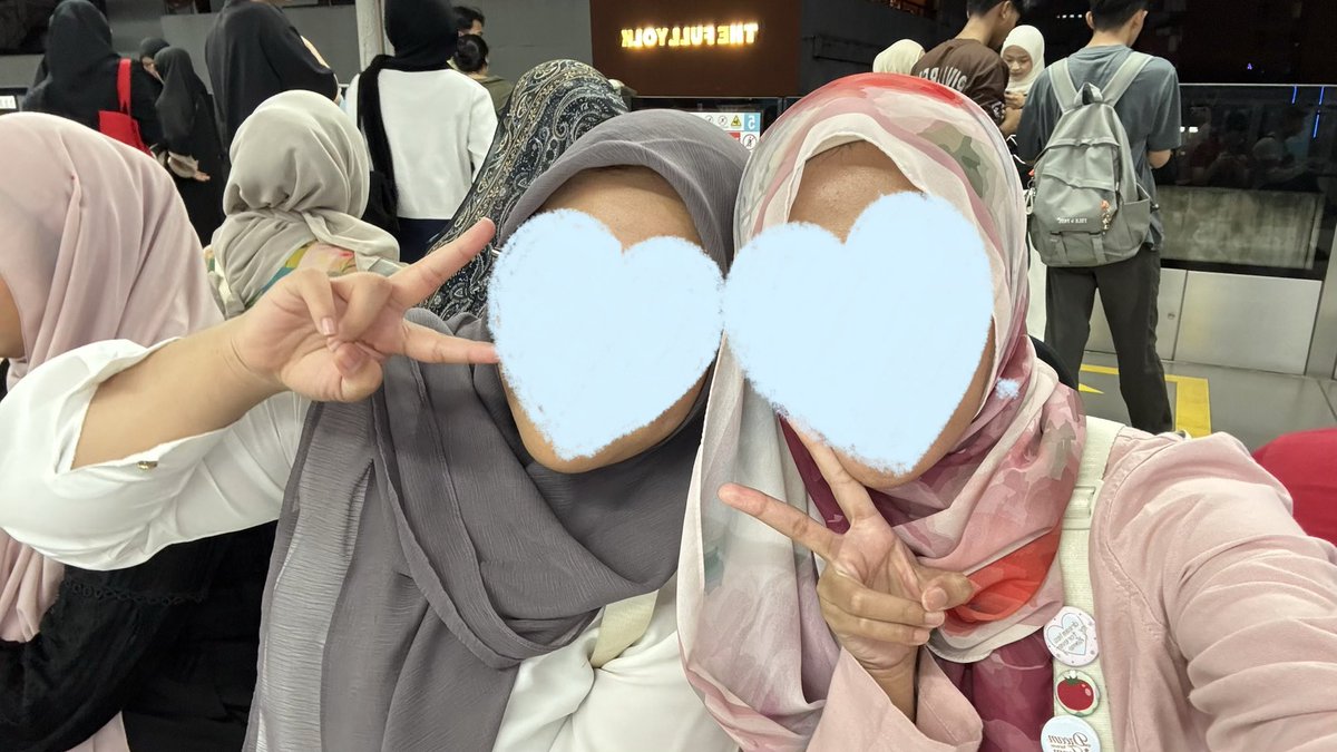 urasteroids's tweet photo. ꒰ᐢ. ̫ .ᐢ꒰ᐢ. ̫ .ᐢ꒱ — hunting jisung’s birthday ads w/@js0205park thinqyu dah maw bertemu sampe basah kuyup dan kering lagi😭🫂 makasii jugaa buat freebiesnya kak @fallformarksung dan satu lagi ngga cantumin usernamenya 😖
𑁤 cutie frame by @ujieverse ⭐️_⭐️ https://t.co/kJo02xR9By