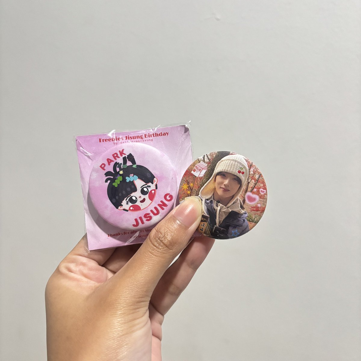 urasteroids's tweet photo. ꒰ᐢ. ̫ .ᐢ꒰ᐢ. ̫ .ᐢ꒱ — hunting jisung’s birthday ads w/@js0205park thinqyu dah maw bertemu sampe basah kuyup dan kering lagi😭🫂 makasii jugaa buat freebiesnya kak @fallformarksung dan satu lagi ngga cantumin usernamenya 😖
𑁤 cutie frame by @ujieverse ⭐️_⭐️ https://t.co/kJo02xR9By