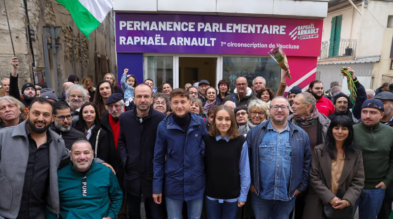 diablotin69fr's tweet photo. @LaurenceFerrari @punchline @CNEWS Permanence de R. Arnault avec le logo de la "Jeune Garde", plus gros que celui de LFI !!! Aucun lien entre les deux entités ???!!!??? https://t.co/68A3xXOGBN https://t.co/tZLFPnPa16
