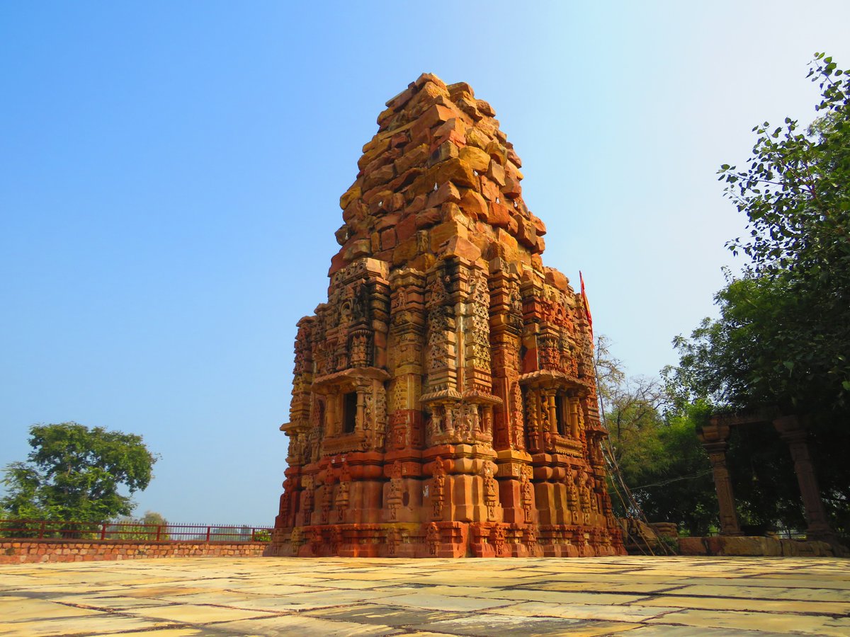 Hiddenheritage's tweet image. On the day of a #solareclipse, sharing pictures of a Sun Temple from Banjari village, #Chattarpur, #MadhyaPradesh. Chandella era shrine dated to the 13th century, kept alive by the faith of the villagers despite being in poor condition. Has a lady as the priest.