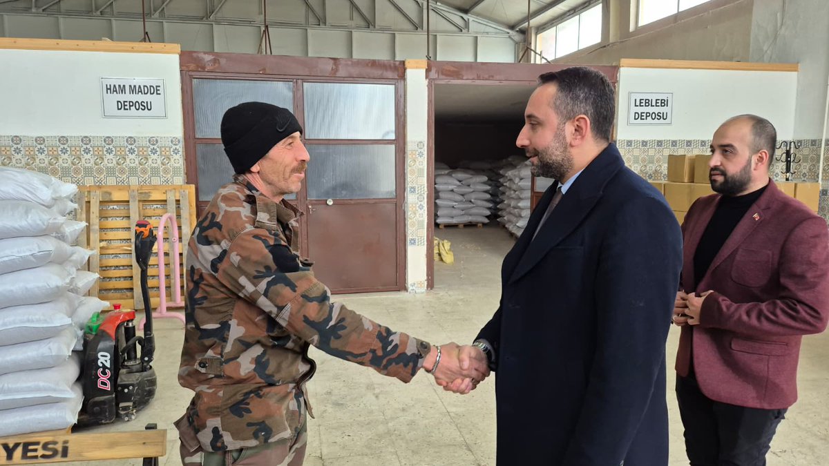 hizmetiselazig's tweet photo. Elazığ Şube Başkanımız Gökhan Arpa, Ağın Belediyesi bünyesinde görev yapan kıymetli üyelerimizle bir araya geldi.

Ağın ilçemizin sembolü haline gelen ve belediyemiz tarafından işletilen Ağın Leblebisi Fabrikası da ziyaret edilerek burada emek veren üyelerimizle hasbihal edildi. https://t.co/tJ9dI7VN9T