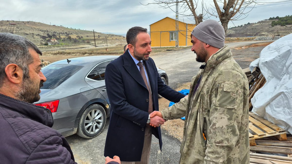 hizmetiselazig's tweet photo. Alın teriyle Ağın’ımızın değerini büyüten tüm emekçi kardeşlerimize teşekkür ediyor, çalışmalarında kolaylıklar ve bereketli kazançlar diliyoruz.

Birlik ve dayanışma içerisinde, emeğin ve emekçinin yanında olmaya devam edeceğiz. https://t.co/97Yq2tRgRn