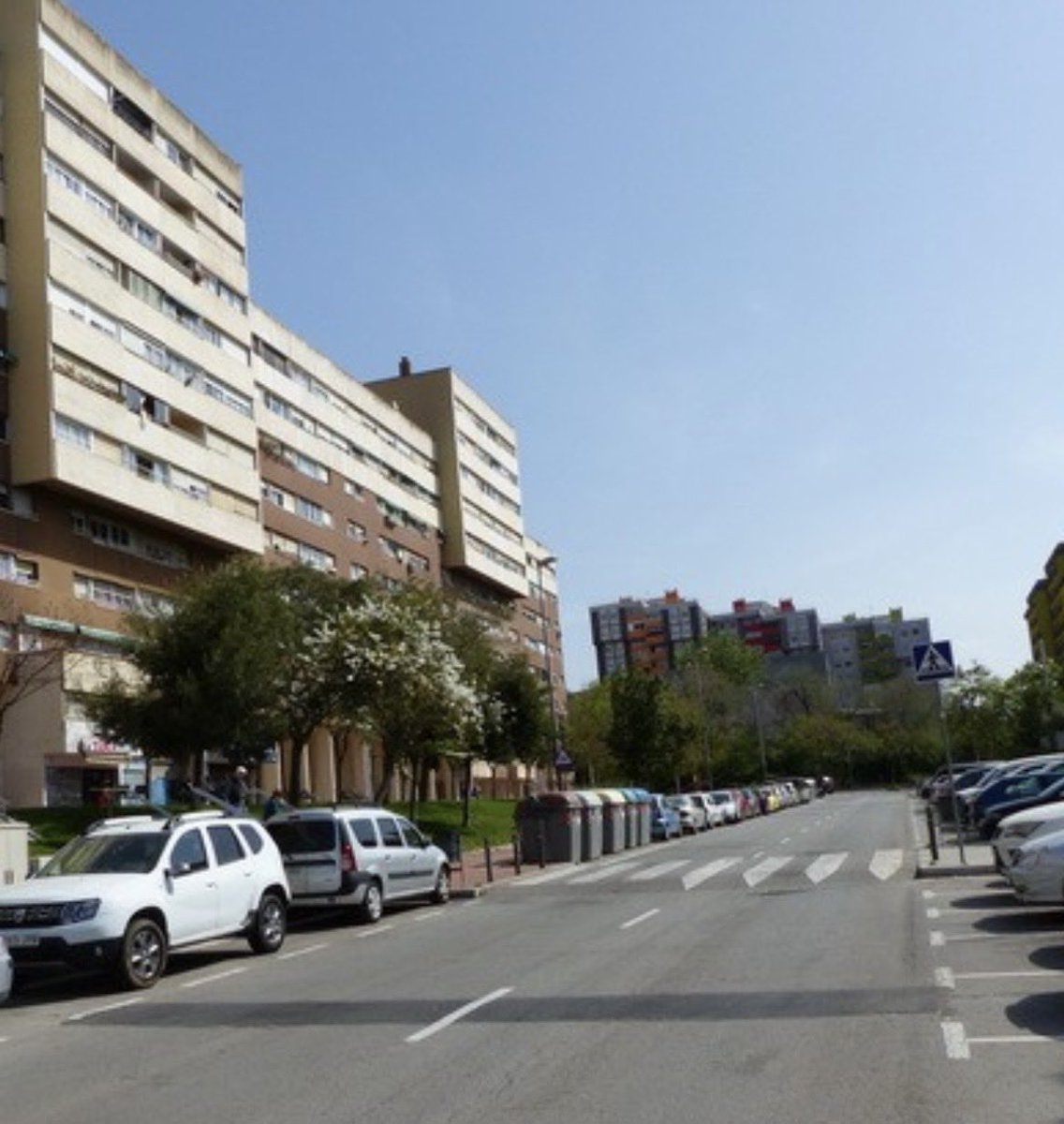 2 menores de 14 y 16 años uno de ellos de Europa del Este y el otro de Sudamérica, apuñalan a 2 adolescentes y les roban el patinete en el barrio de Canyelles(Barcelona)
Las víctimas fueron ingresadas en un hospital y los agresores puestos en libertad por la Fiscalía de Menores🤦‍♂️