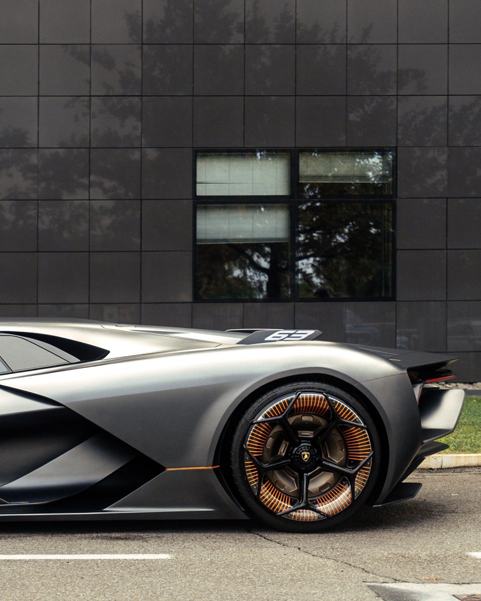 Lamborghini tweet media