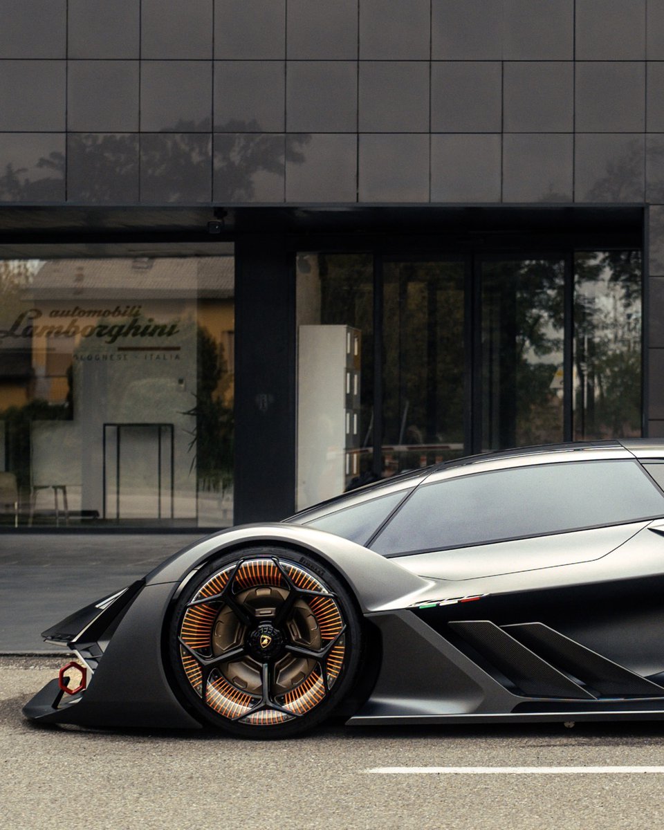 Lamborghini tweet media