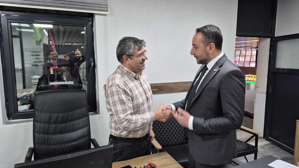 hizmetiselazig's tweet photo. Hizmet-İş Sendikası Elazığ Şube Başkanımız Gökhan Arpa, Elazığ Belediyesi Şehirlerarası Otobüs Terminali içerisinde yer alan Ulaşım Hizmetleri Müdürlüğü’nü ziyaret ederek görev yapan üyelerimizle bir araya geldi. https://t.co/KN4bf6uQnJ