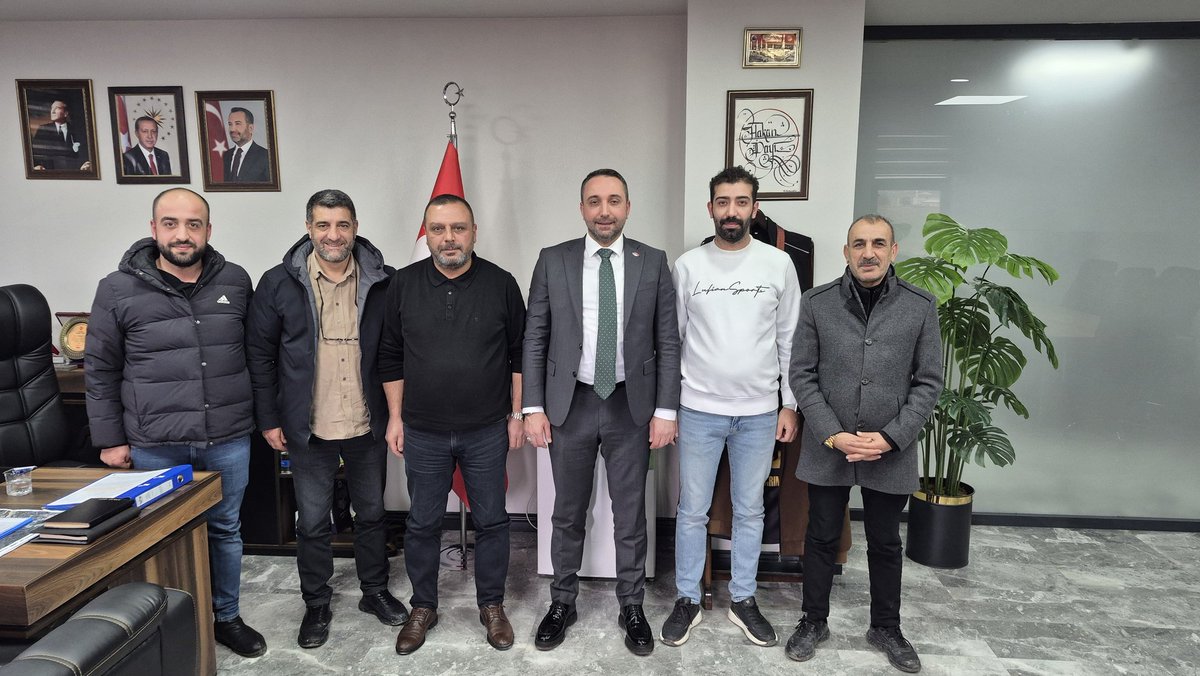 hizmetiselazig's tweet photo. Hizmet-İş Sendikası Elazığ Şube Başkanımız Gökhan Arpa, Elazığ Belediyesi Şehirlerarası Otobüs Terminali içerisinde yer alan Ulaşım Hizmetleri Müdürlüğü’nü ziyaret ederek görev yapan üyelerimizle bir araya geldi. https://t.co/KN4bf6uQnJ