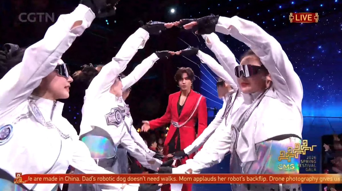 Na3ka2's tweet image. The song performed by #JerryYan #JordanChan (my favorite "ge" on #Callmebyfire ), #JacksonYee and #HyperLo is titled - Intelligent Manufacturing Future. Some interesting title and lyrics lol! My favorite part is seeing Jordan on the stage #SpringFestivalGala