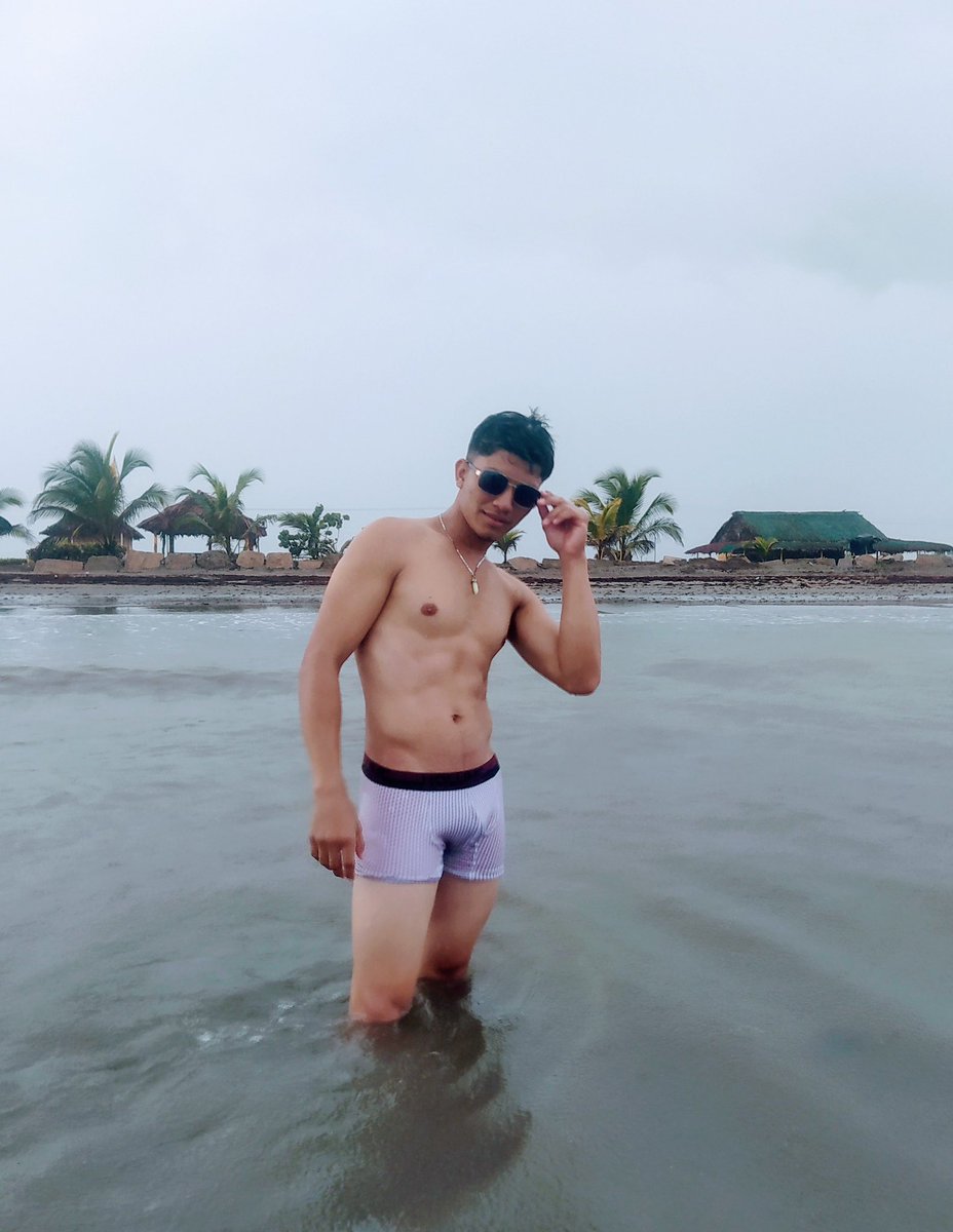 Hey <a href="/grok/">Grok</a> ponme en una playa de Cancún