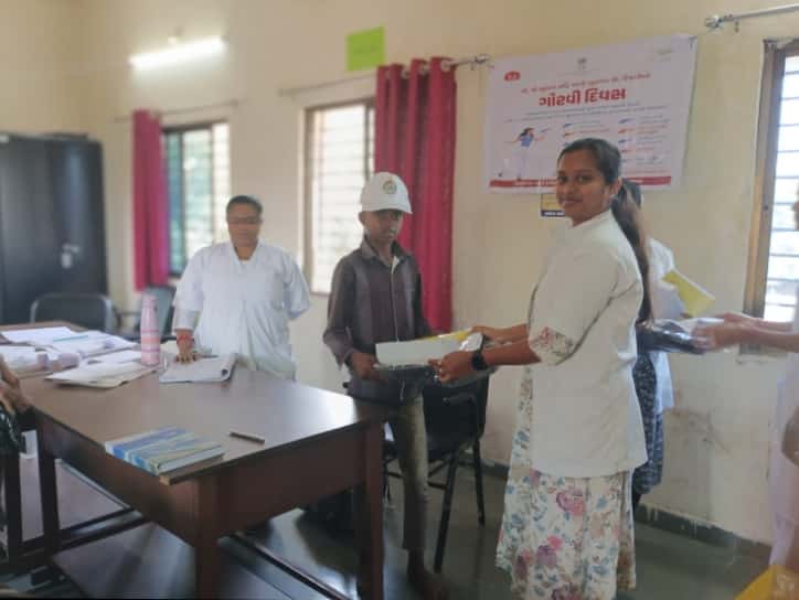 SbccUrban's tweet photo. આજ રોજ તા.16.02.2026 ના રોજ શહેરી પ્રાથમિક આરોગ્ય કેન્દ્ર છોટાઉદેપુર ખાતે RKSK અંતર્ગત પિયર અડ્યુકેટર  ની તાલીમ અને કીટ વિતરણ કરવામાં આવી. બ્લોક છોટાઉદેપુર..
@collectorcu
@DDOCUdepur @dieco_cu_health https://t.co/xk32Trjqfc