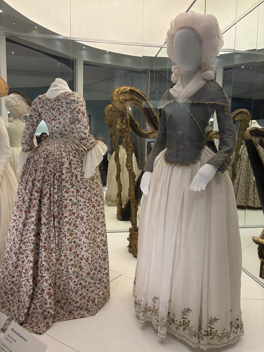 PhilippaReads tweet media