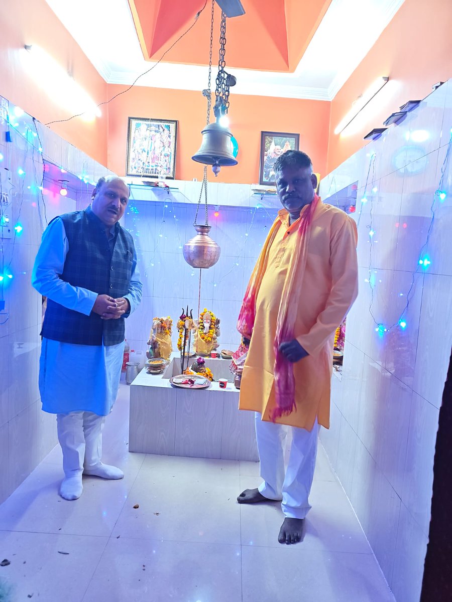 AmitTandonBJP's tweet photo. महानगर के पार्षद श्री हरिश्चंद्र लोधी जी द्वारा आयोजित श्री अखंड रामायण पाठ के समापन अवसर पर हुए भंडारे में श्रद्धालुओं के साथ सम्मिलित होकर प्रसाद ग्रहण किया।
#AkhandRamayan #RamayanPath
@BJP4India @BJP4UP @narendramodi @myogiadityanath @sunilbansalbjp @idharampalsingh https://t.co/uN31TSyzKM