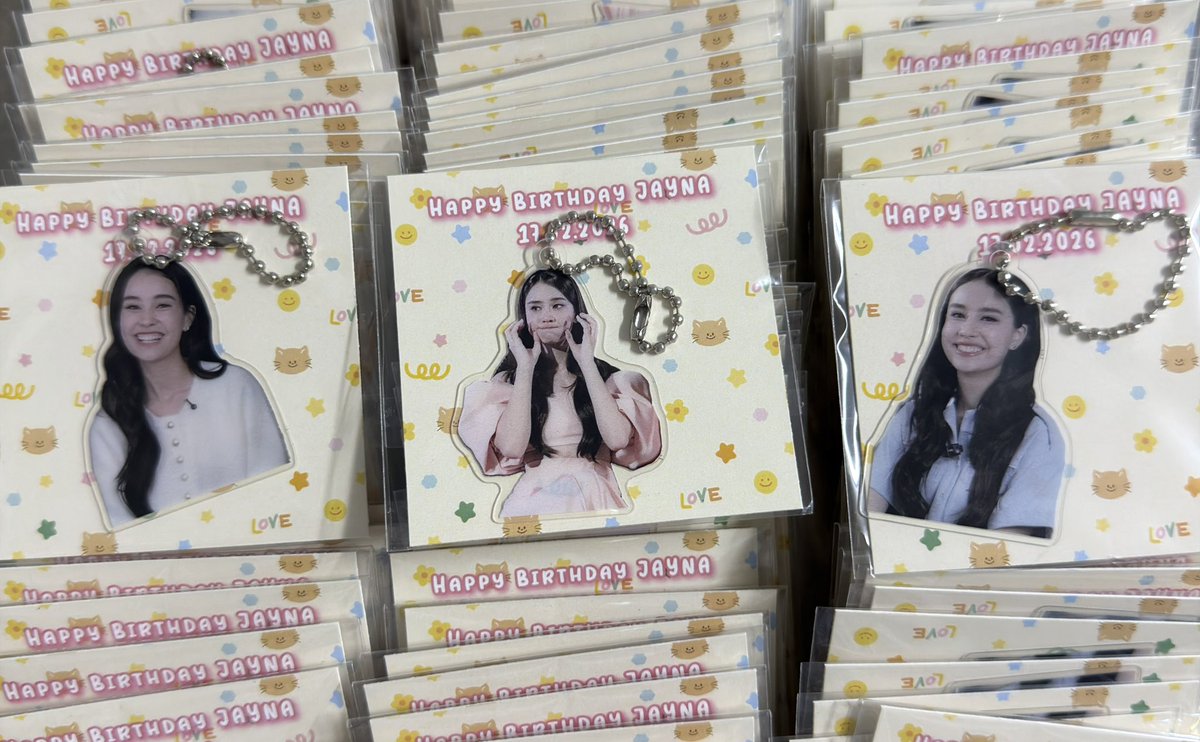 แจกคับแจก

เนื่องในวันเกิดเจน่าจิ๋ว
รวม 3 แบบ มี 200 เซ็ต

ถ้าพรุ่งนี้เจอกันสามารถมารับแบบสุ่มได้เลย

ถ้าจะให้ดีฝากรีทวิตนี้แล้ว
เม้นหรือโควทให้ทีเพื่อปั่นเทรนให้วันเกิดจิ๋วค้าบ

HAPPY ANGELINA DAY
#HappyShining20THWithJayna