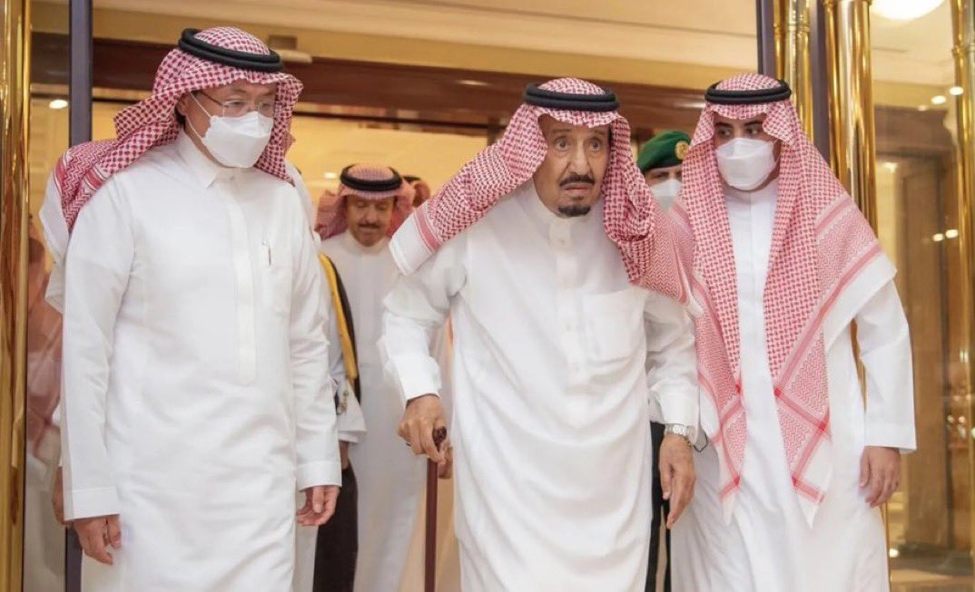 سود الله وجهك 

نحن كنا نشاهد دخول وخروج خادم الحرمين الملك سلمان بن عبدالعزيز الى المستشفى ندعو الله أن يمن عليه بالصحة والعافية نعتبره حاكم خليجي ووالد الجميع هذا ما تربينا عليه 

لكنكم في السعودية يبدوا تم تربيتكم على الفجور وقلة الأخلاق وعديمي التربية