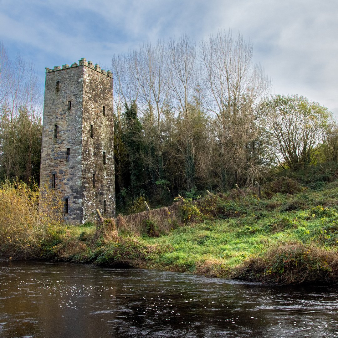 Lunchtime Beauty: Scariff &amp; the Shores of Lough Derg 🌿

Tucked away in Ireland’s Hidden Heartlands, the East Clare market town of Scariff is where time slows down and nature takes centre stage.

Discover more beauty in county Clare: visitclare.ie/towns-and-vill…