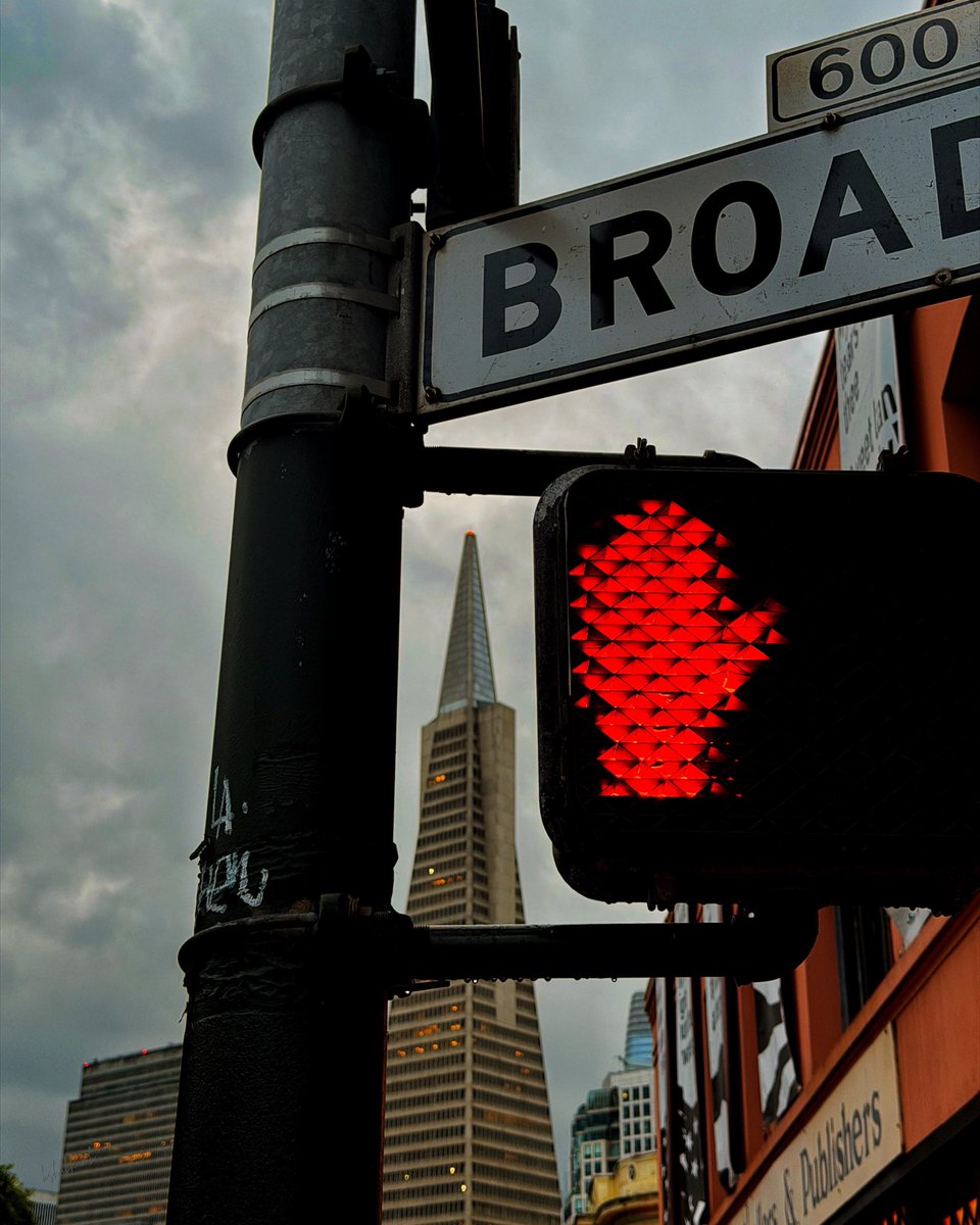 bshubhamb's tweet photo. Transamerica Pyramid keeps reaching anyway. Once the tallest building west of Chicago, it was so controversial locals wanted it stopped; now it’s the skyline’s signature. Some symbols earn their place slowly, one storm at a time.
#streetphotography #sanfranciso #bayarea #rain https://t.co/Uw4CUJP708