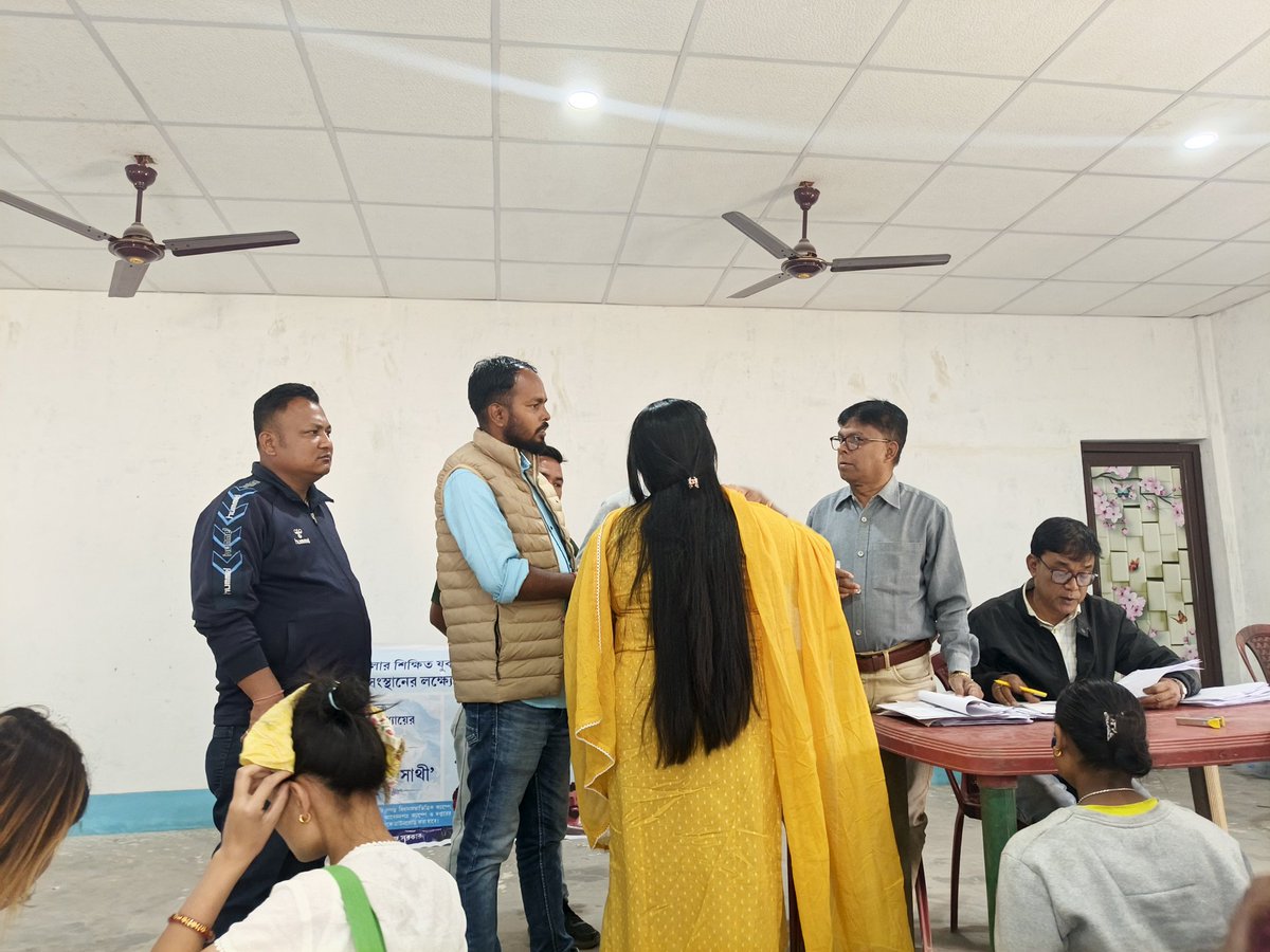 AITCakashH's tweet image. Yuva Sathi Camp inspection in Kalchini Block by Sabhadhipati Snigdha Saibo ji, @AITCakashH ji &amp;amp; Anand Chanda ji.
Huge youth participation from every area—thanks to CM @MamataOfficial ji for empowering our youth.

#YuvaSathi #Kalchini #Alipurduar #TMYC #BanglarGorboMamata