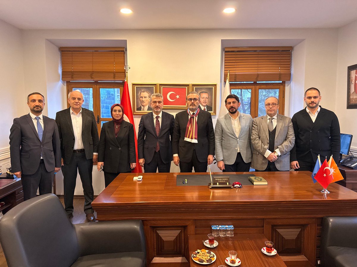 AK Parti Trabzon İl Başkanlığımızı ziyaret ederek teşkilat mensuplarımızla bir araya geldik.

Sahada emek veren, kapı kapı dolaşan, milletle gönül bağı kuran dava arkadaşlarımızın gayreti ve samimiyeti, yürüdüğümüz yolun en güçlü teminatı. Trabzon teşkilatımızın bu konudaki