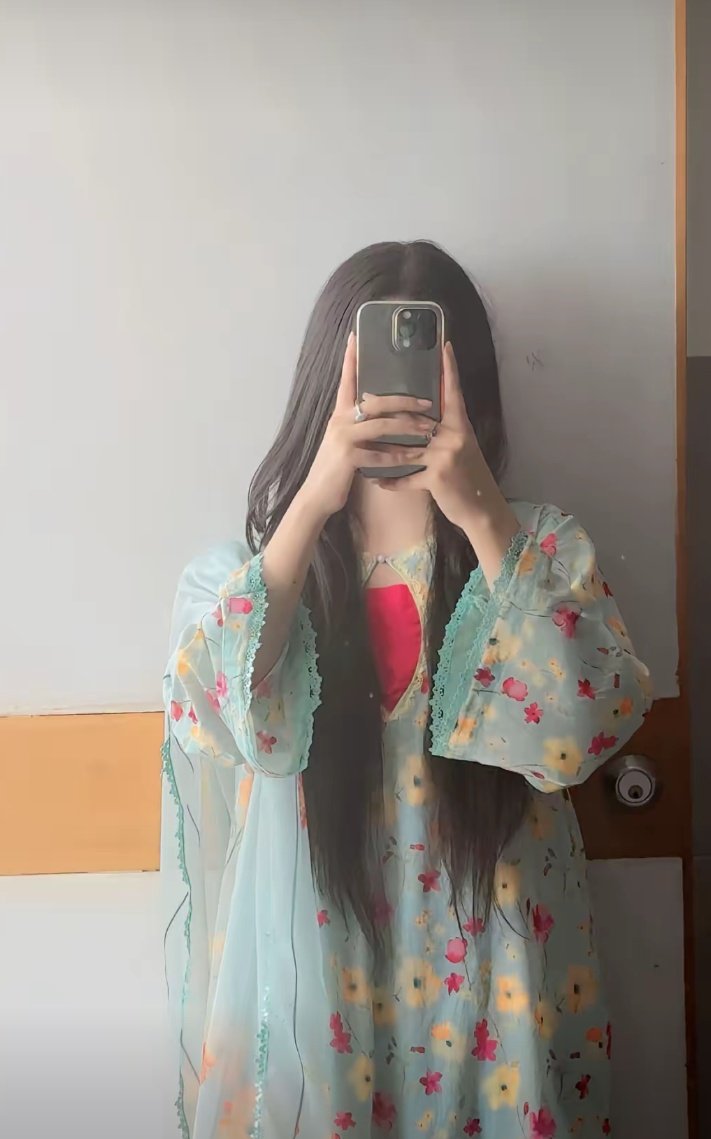 Hi🌸
 Let's follow each other🥰