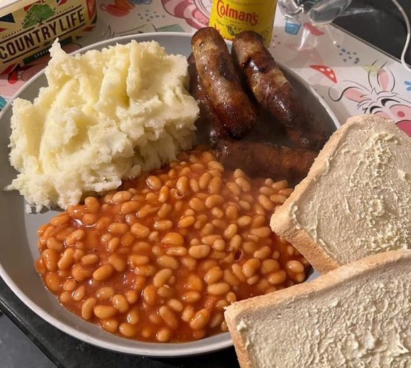 No Context Brits tweet media