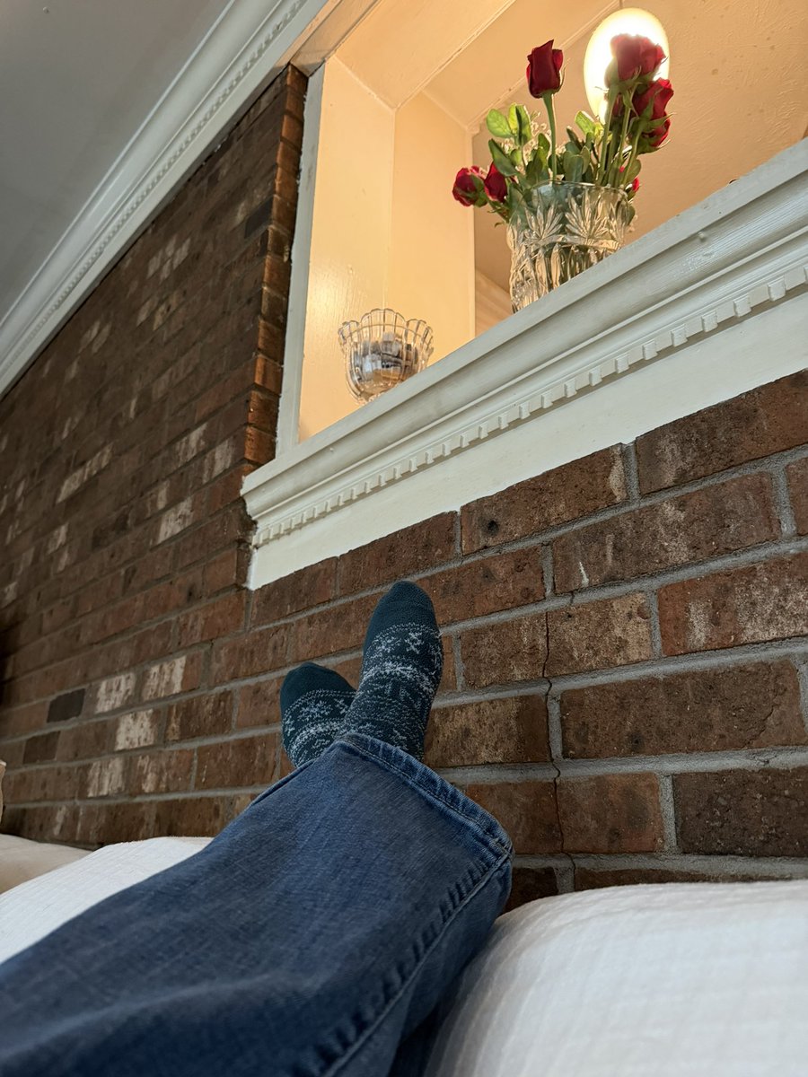 Totally random thought: why are all women’s jeans loaded with elastic in 2026?

I don’t want stretchy jeans. I want good jeans. Jeans that need to be broken in and last forever. The kind you form an attachment to and cry when you have to throw them out.

Someone tell me: where
