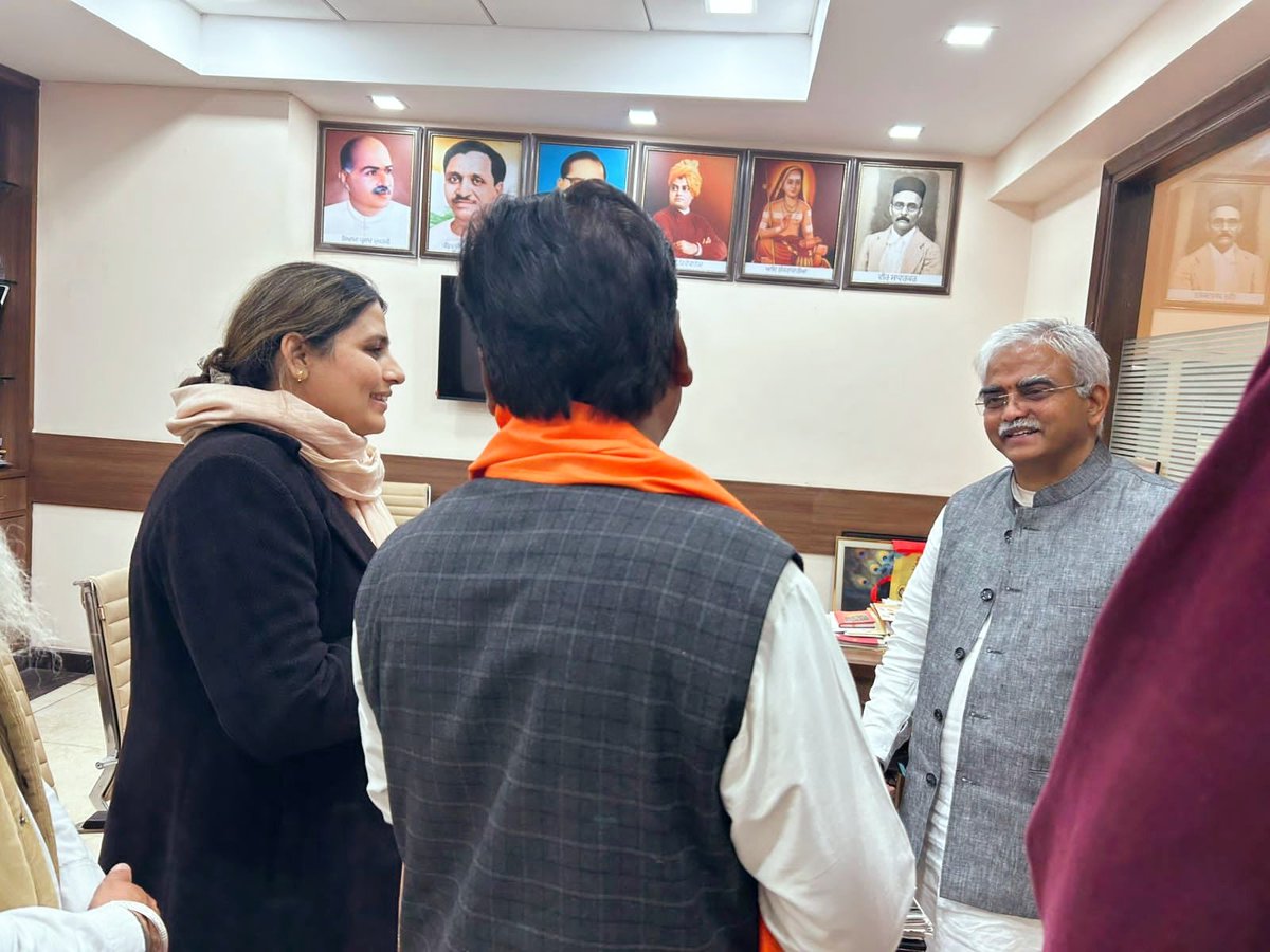 चंडीगढ़: पंजाब भाजपा कार्यालय में प्रदेश संगठन महामंत्री आदरणीय श्री <a href="/manthriji/">Manthri Srinivasulu</a> जी से शिष्टाचार भेंट की। 
<a href="/blsanthosh/">B L Santhosh</a> <a href="/v_shrivsatish/">V Satish</a> <a href="/BJP4India/">BJP</a> <a href="/BJPSCMorcha/">BJP SC MORCHA भाजपा राष्ट्रीय अनुसूचित जाति मोर्चा</a>