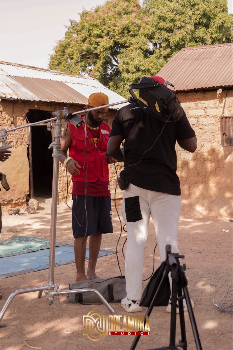 DreamoraStudios's tweet photo. Great team work❤️
#DUHUCOMINGSOON🔥
Directed by David Silver
Produced by Benjamin Bulus
A Film By Dreamora Studios.
#DUHU
#AfricanCinema
#NigerianFilm
#BehindTheScenes
#FilmInProduction
#StoriesThatMatter
#CinemaWithPurpose
#DreamoraStudios https://t.co/Lqcxkcvdq4