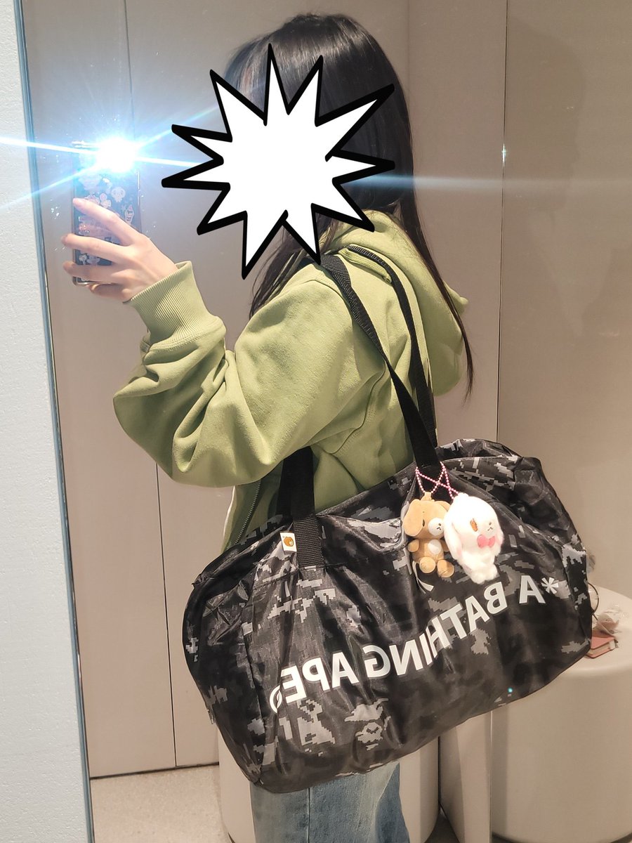 stuffbybt's tweet photo. กระเป๋า bape ใบนี้แมสมากที่เกาหลี จุของได้เยอะเลยค่า มีพร้อมส่ง 2 ใบค่า  
♡ 590฿ (ไม่ได้นิตยสาร) https://t.co/PYYg6jHrYJ