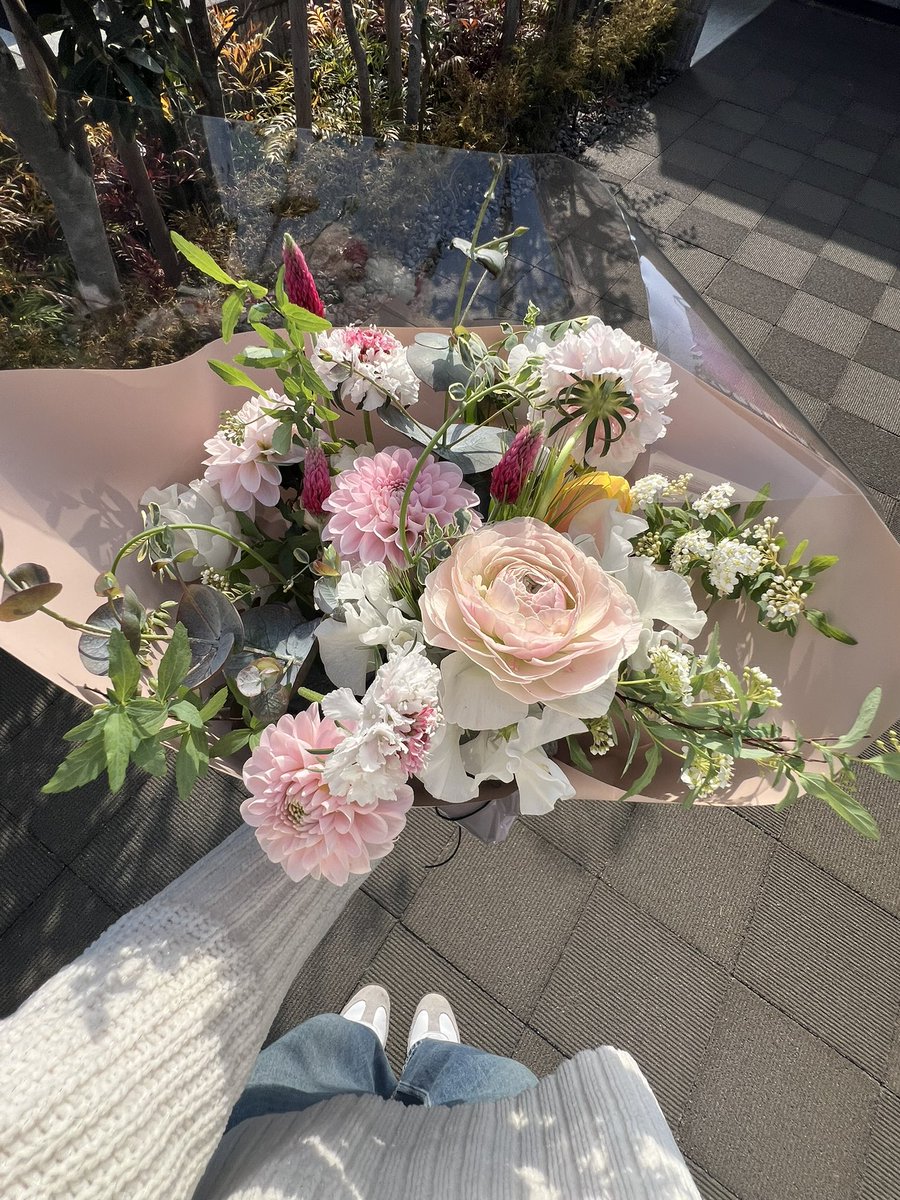 mm_ka_29's tweet photo. 1月29日の誕生日に夫から花束をいただいてしまった…
めっちゃ綺麗でうれしかった🫶 https://t.co/RWBwVzdQ89