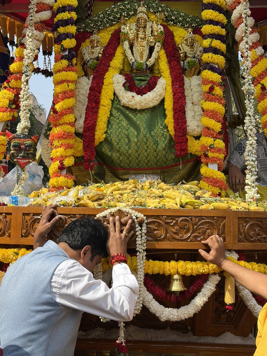 BRShetty1's tweet photo. Today, on the occasion of Maha Shivaratri, I participated in the Rathotsava (chariot festival) at Kadu Malleshwara Temple in Malleshwaram, Bengaluru, and received the blessings of Lord Shiva. Chalavadi Narayanaswamy, Leader of Opposition in the Legislative Council, along with K https://t.co/atCBwaDtvG