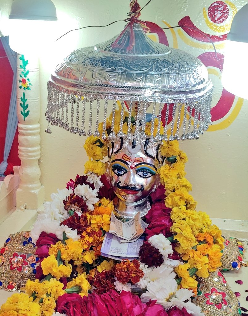 deepaksharmazad's tweet photo. 🔱 शिव और शक्ति के पावन विवाह महोत्सव #महाशिवरात्रि के शुभ अवसर पर 🔱

 प्रिय भैया असीम शर्मा जी (विहिप) के नेतृत्व में
📍 राजराजेश्वर महादेव मंदिर, जयगंज में आयोजित भव्य धार्��िक कार्यक्रम में सम्मिलित हुआ।

🚩 हरि झंडी दिखाकर महादेव बाबा के पावन डोला के साथ निकली शोभायात्रा का शुभारम्भ किया।

पूरा वातावरण “हर हर महादेव” के जयघोष से गुंजायमान हो उठा।

भोलेनाथ से प्रार्थना है कि समस्त श्रद्धालुओं पर अपनी कृपा एवं आशीर्वाद बनाए रखें।

🙏 हर हर महादेव!
🚩 जय श्री राम!

#महाशिवरात्रि #HarHarMahadev #जय_भोलेनाथ #शोभायात्रा #विहिप #अलीगढ़ #सनातन_संस्कृति