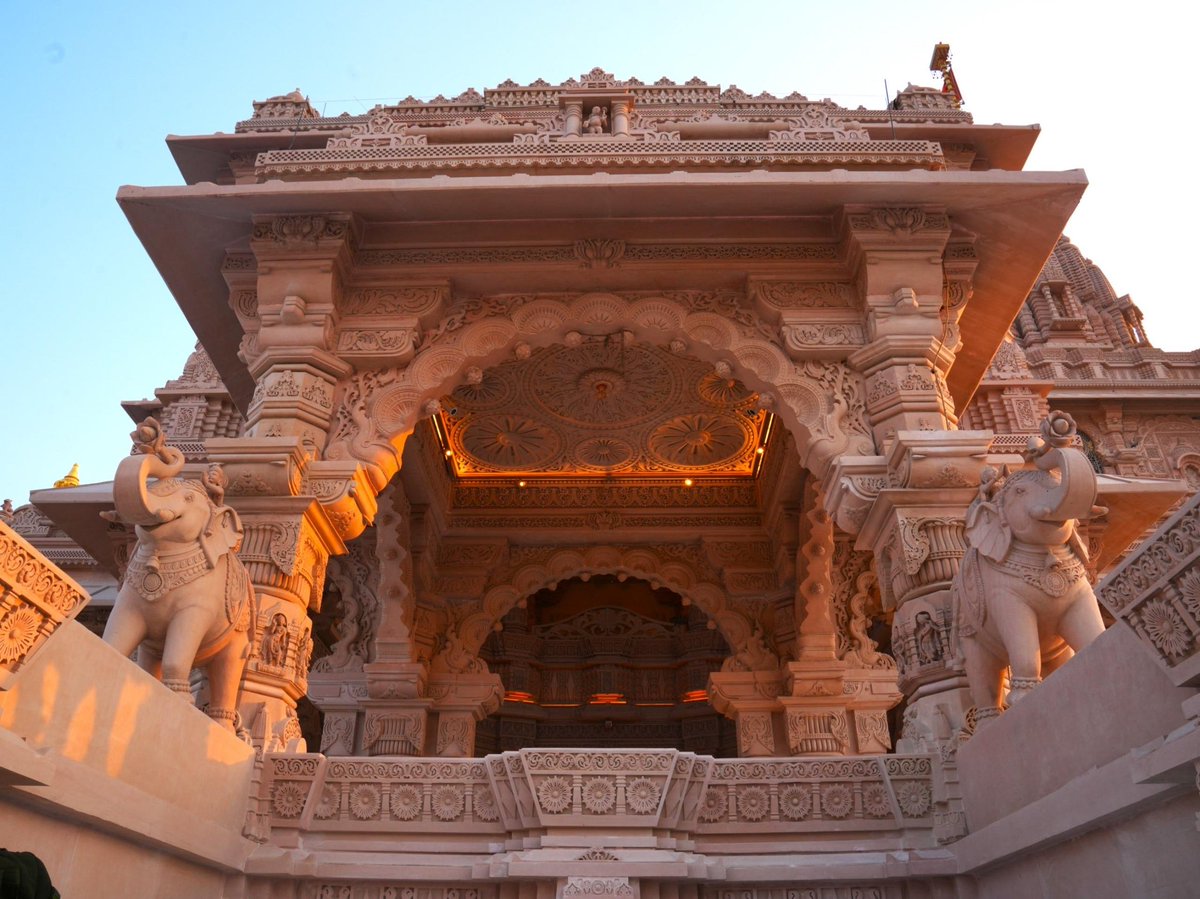 श्री राम जन्मभूमि मंदिर का नयनाभिराम दृश्य 

A captivating view of the Shri Ram Janmabhoomi Mandir