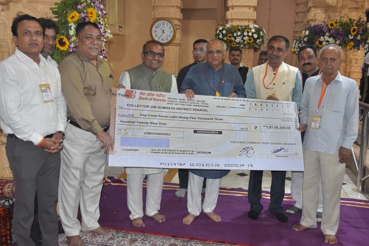 CMOGuj's tweet photo. માનનીય વડાપ્રધાન શ્રી નરેન્દ્રભાઈ મોદીની પ્રેરણાથી તાજેતરમાં ઉજવાયેલા સોમનાથ સ્વાભિમાન પર્વ અવસરે દેશભરના ભક્તો-શ્રદ્ધાળુઓને નિ:શુલ્ક ભોજન પ્રસાદ સેવાના ભંડારાના રાશન પેટે ₹1.08 કરોડનો ચેક મુખ્યમંત્રી શ્રી ભૂપેન્દ્રભાઈ પટેલની ઉપસ્થિતિમાં મહાશિવરાત્રીના પાવન અવસરે સોમનાથ ટ્રસ્ટે ગીર-સોમનાથ જિલ્લા વહિવટી તંત્રને અર્પણ કર્યો હતો.