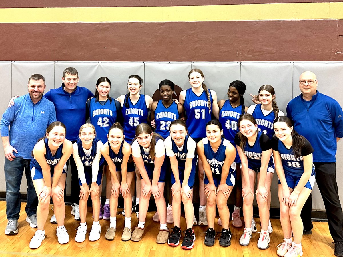 clarabuckets's tweet photo. Edgewood end of season 8th grade tourney champs!!! https://t.co/hLMiUVfKGV