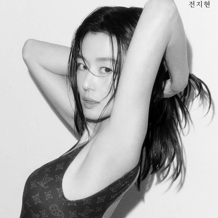 she has stopped aging since my sassy girl (2001), taken 2 decades apart. THE IT GIRLISM AT ITS FINEST