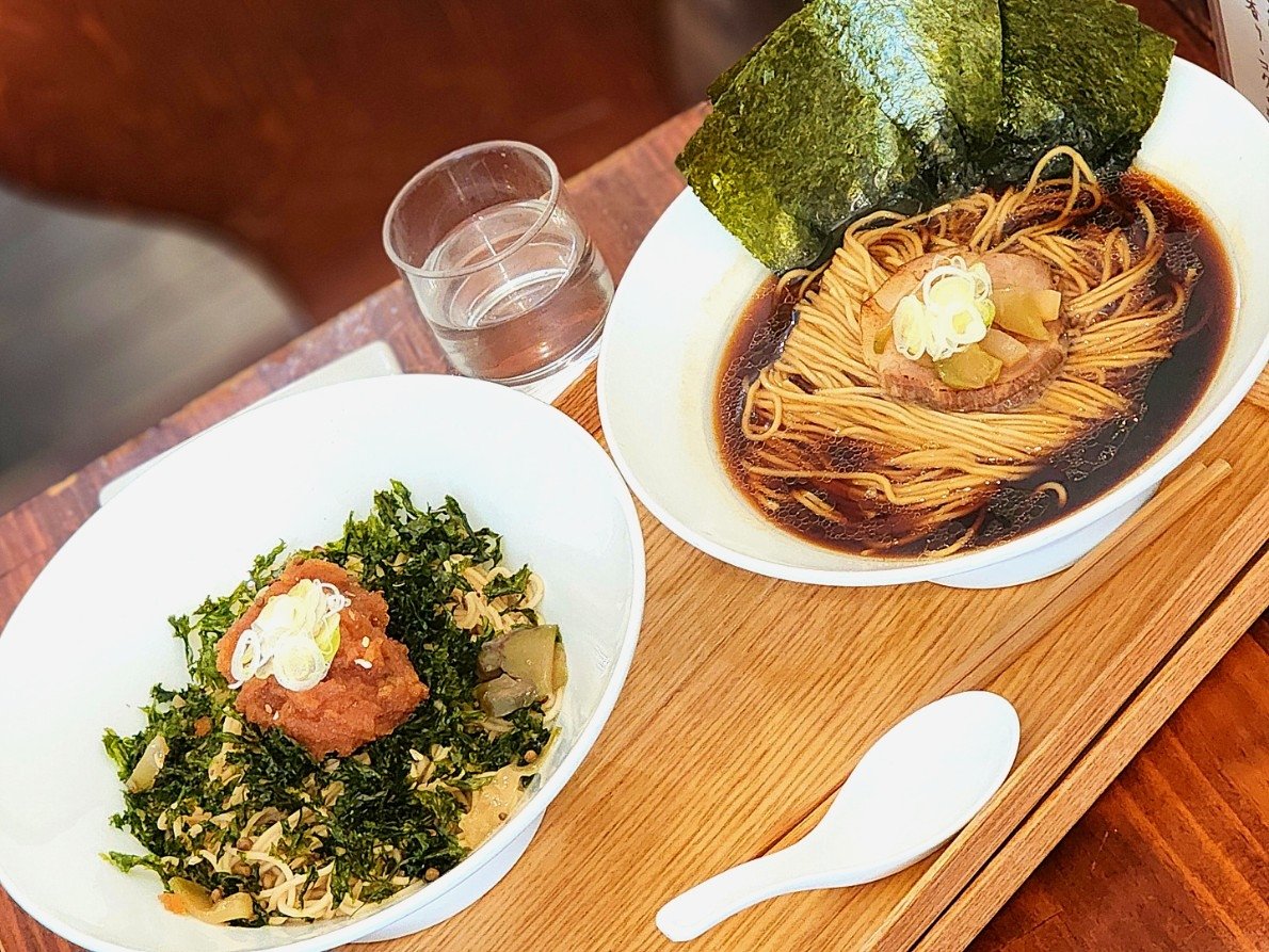 今日は久しぶりにラーメンを食べマシた。 昨日：日曜日は、鶴亀さんで