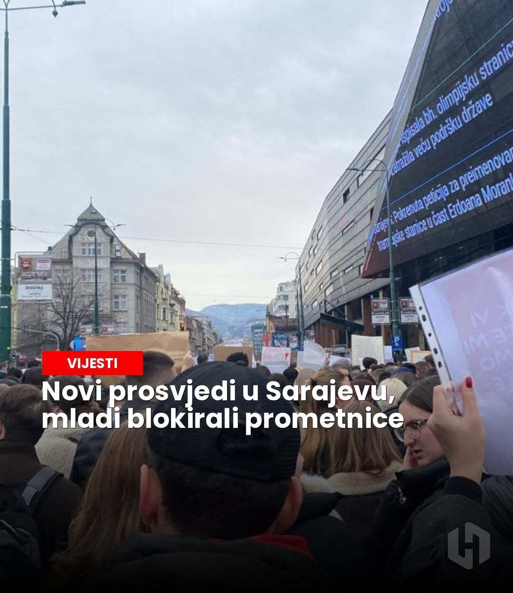 hercegovinainfo's tweet image. Četvrti dan prosvjeda u Sarajevu zbog smrti mladića, zahtjevi za transparentnost istrage i sigurnost javnog prijevoza. - hercegovina.info/vijesti/bih/no…

#prosvjedi #Sarajevo #javniprijevoz