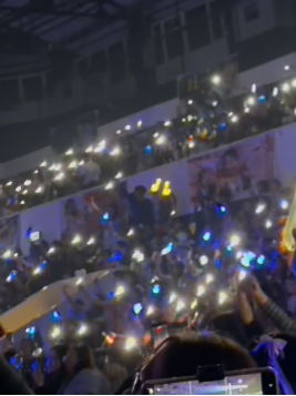 emjeeey_z's tweet image. "You shine the brightest among the stars!" 🌟
 
Sumakses sa papansin kay JL ang pa-LED last minute! Worth it yung paghawak while standing buong show! 😭

Wala akong pa-video sa pagpansin at paglingon mo ng ilang beses sa side ko pero kitang kita ko yun! 🥹

JL PHILIPPINES PRINCE