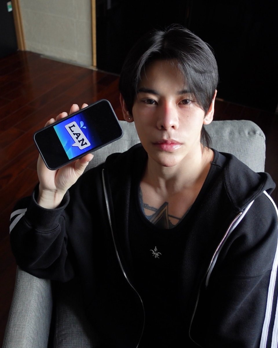 Seonuditto's tweet photo. Every one i found application 
for find a hot guy for chat and meet. 
https://t.co/ypMBL81uvR https://t.co/CRTq2JbEBu