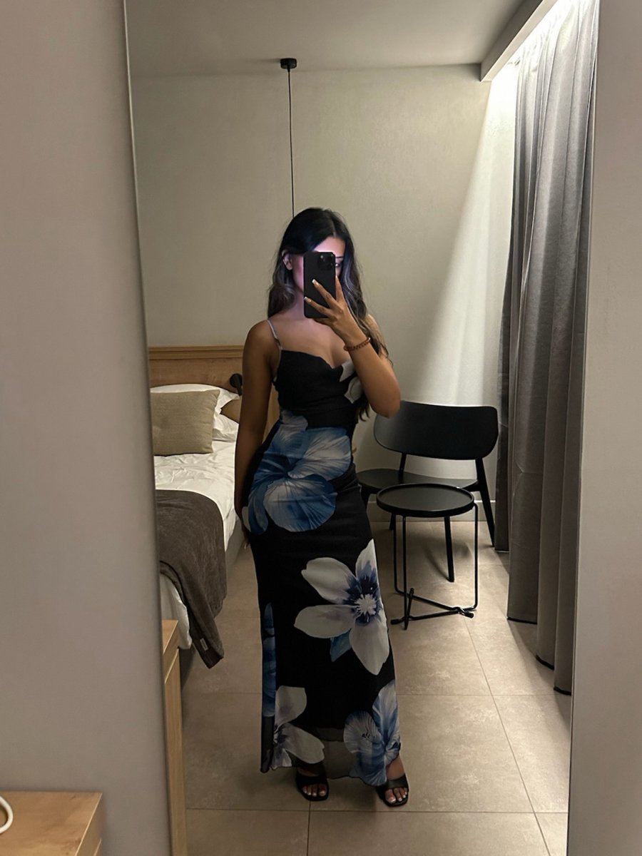 perfect girl with a perfect body 🌀🖤