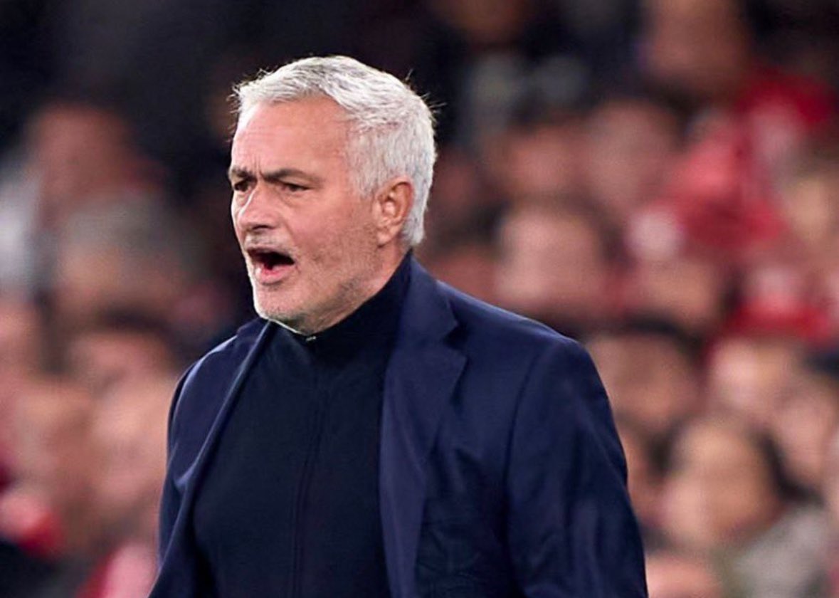 🚨👕 José Mourinho: “When a Real Madrid player offered me his shirt after the game… I jokingly showed my colleagues the symbol on it, the 15 Champions Leagues”.

“They’re the kings. It’s not just history, we’re going to play against the FAVORITES of this competition”.