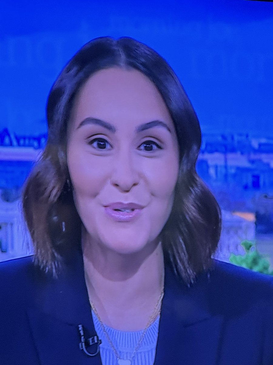 Tschnall's tweet photo. Someone’s hairdresser needs firing: -#alivatali #morningjoe https://t.co/YZqNn3sf9n