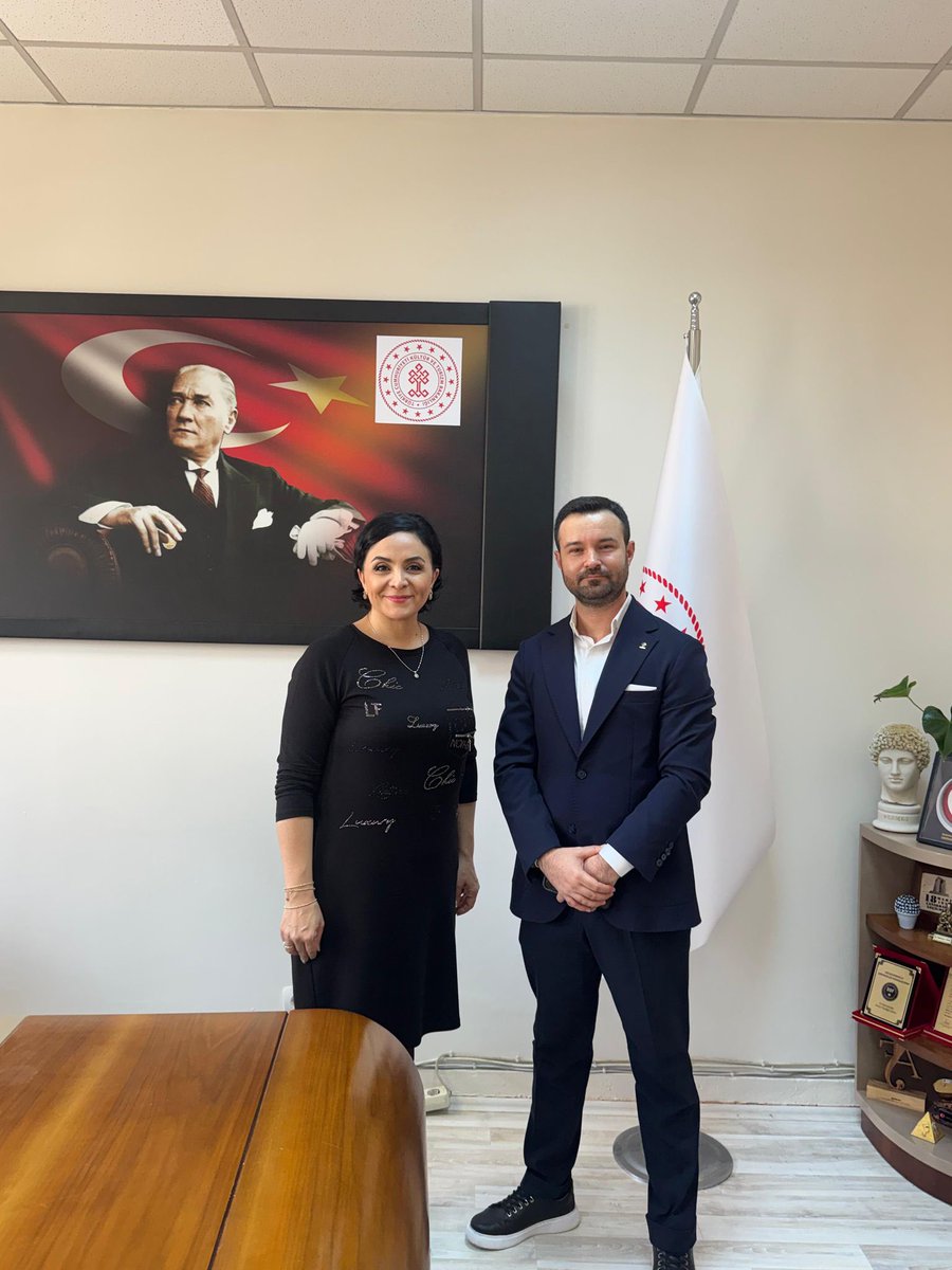 Ziyaret 📍
AK Parti Bahçelievler Mahalle Başkanı Oğuz İSTEK, İl Müdürümüzü makamlarında ziyaret ederek, hayırlı olsun dileklerinde bulundular.

Nazik ziyaretleri ve güzel temennileri için kendilerine teşekkür ediyoruz.